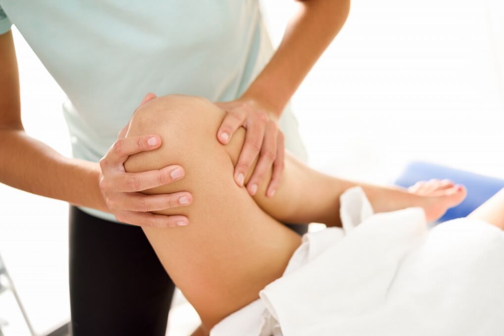Experts make a therapeutic sequence with knee arthrosis