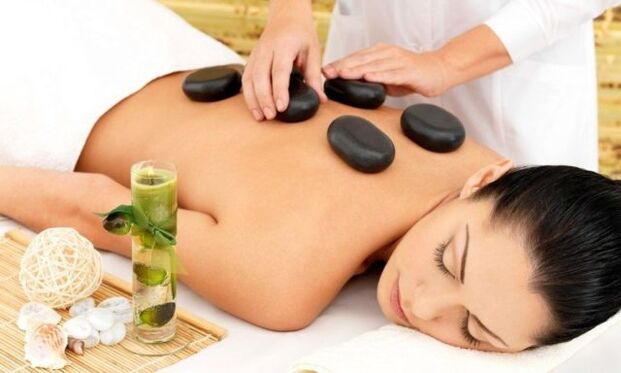 Tibetan medicine offers an effective approach to the treatment of arthrosis, for example stone therapy